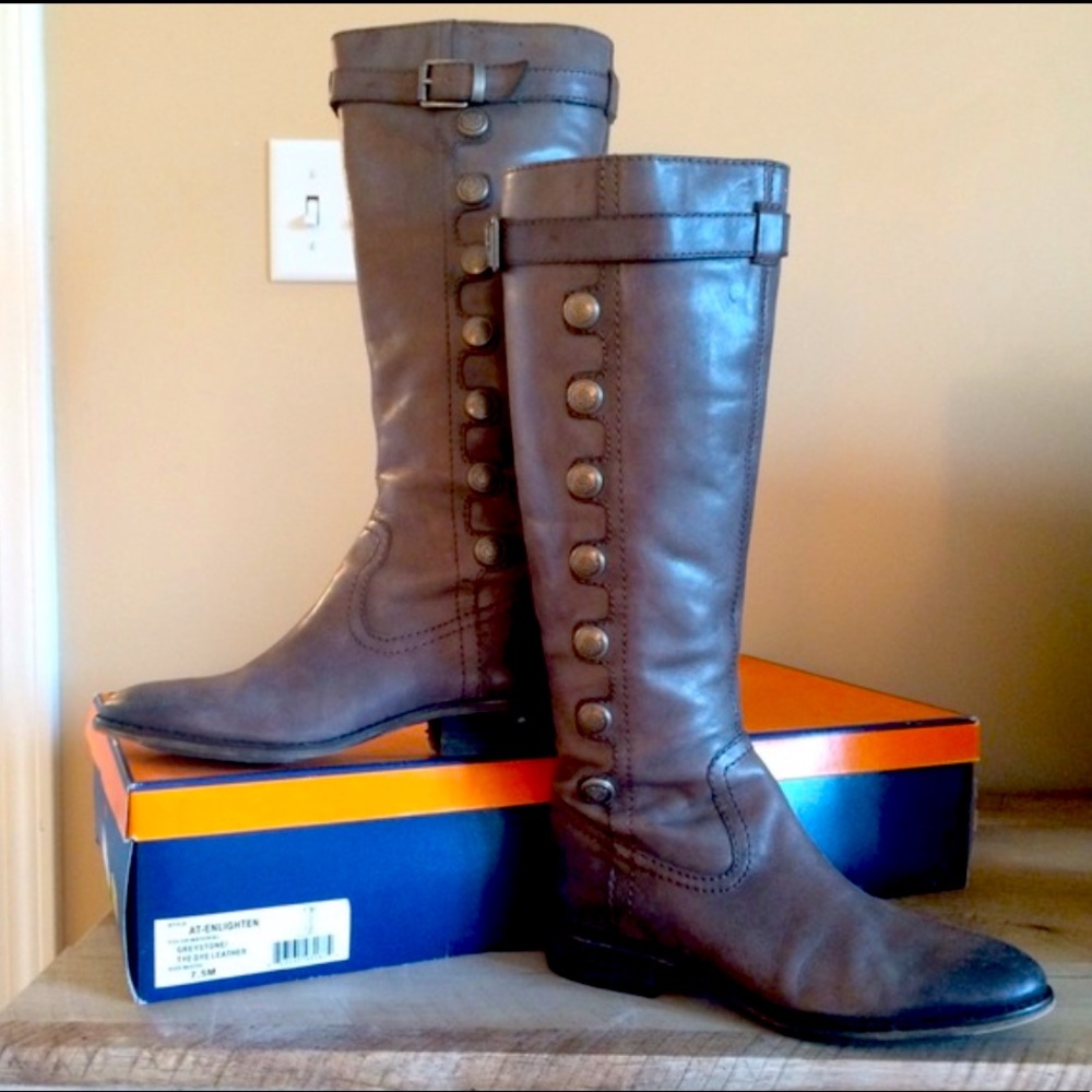 Gray leather boots with button detail